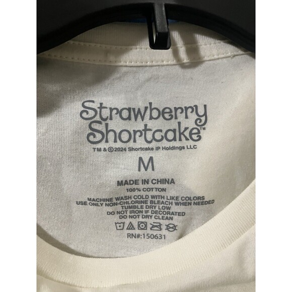 Strawberry Shortcake - Graphic T Shirt - 100% Cotton - Size Medium - NWT - Picture 4 of 5